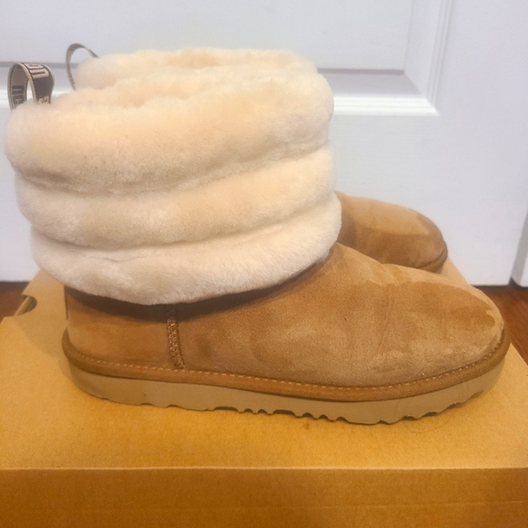 Big Kids Fluff Mini Quilted Ugg Boots. Size 6 Gently Used, Tan, Original Box - Picture 1 of 10